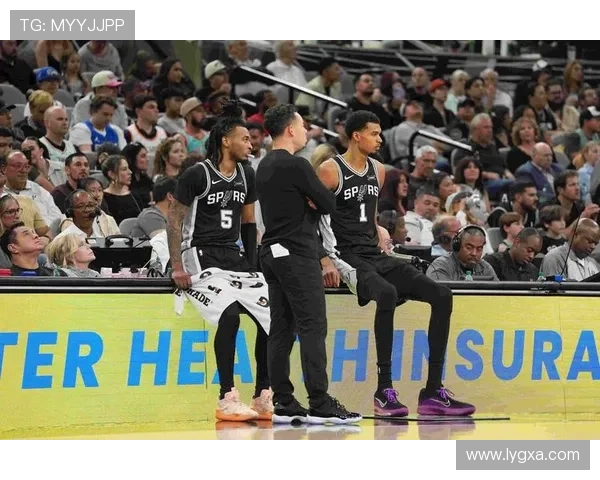 美职篮新赛季风云再起豪强竞争白热化球星表现引热议联盟格局生变