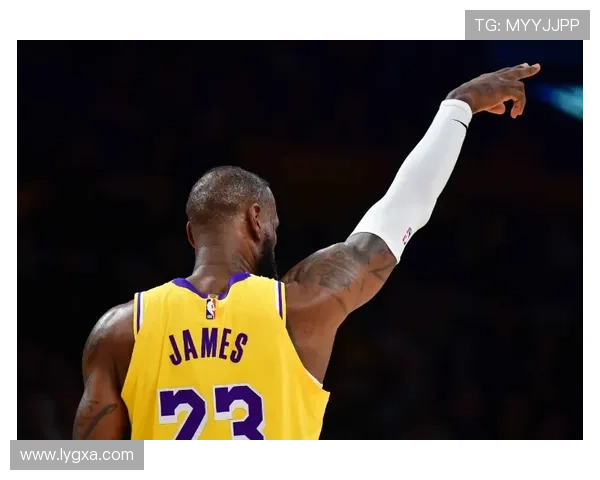 詹姆斯携手浓眉双星领衔 湖人新赛季展望与竞争力分析